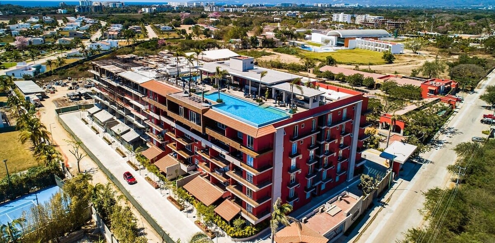 Equipped 3BR House - Pool - Gym - 5 min to Beach