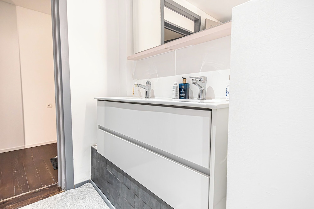 Comfy 5BR Apartment in Heart of Ghent