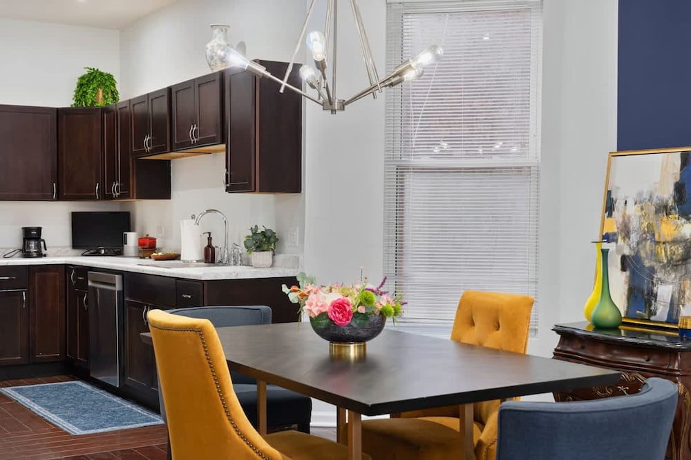 Chic and Cozy 3-bed Escape in Chicago