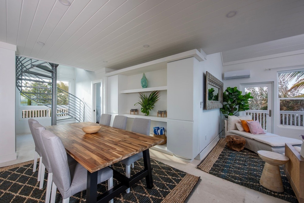 Veselka - Remodeled Home On Double Bay Beach 3 Bedroom Home