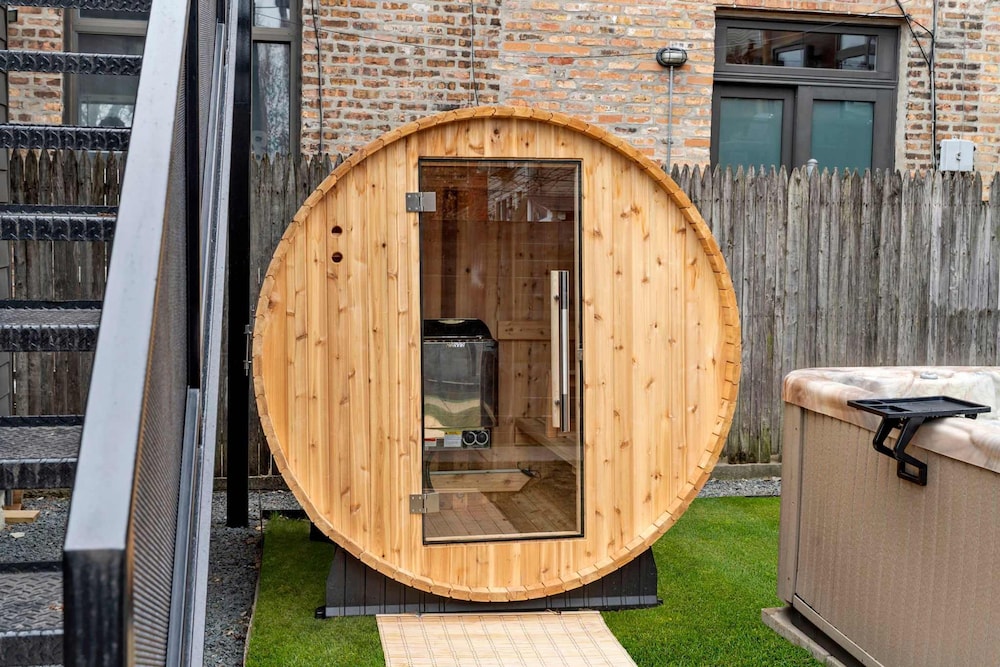 Stunning 5BR Home With 2 Rooftops Sauna Hot Tub