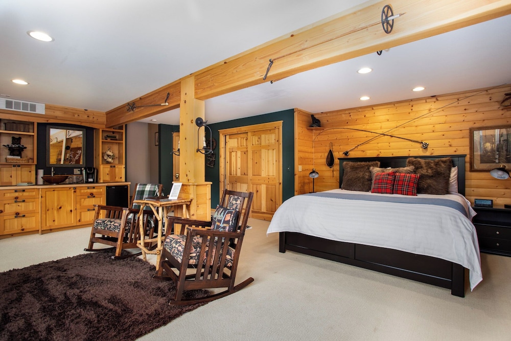 All Seasons River Inn