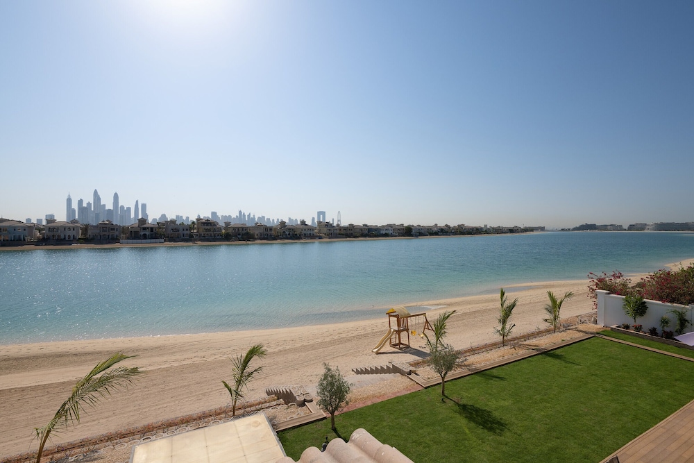 Beachfront Signature Villa - Mint Stay