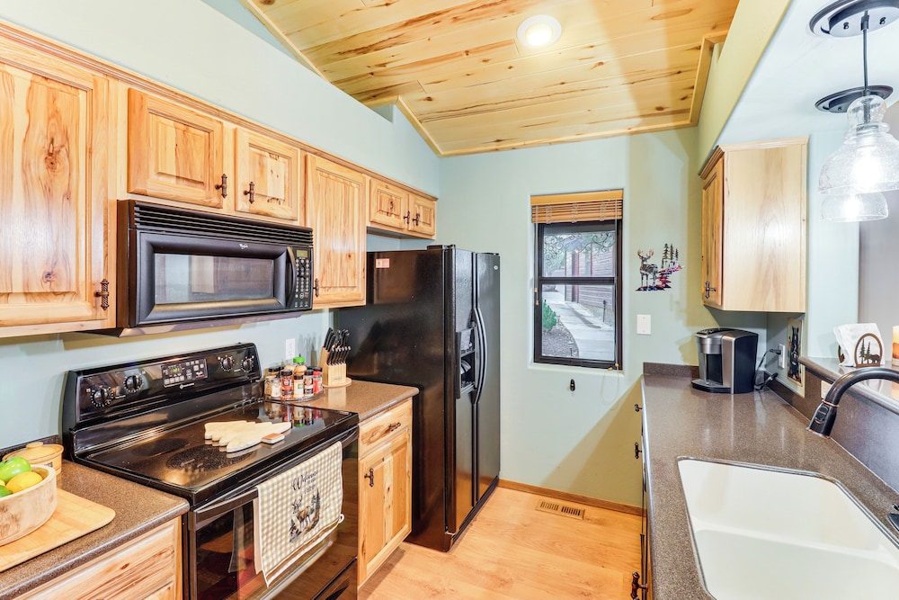 4 Mi to Fool Hollow Lake, Quiet & Cozy Cabin