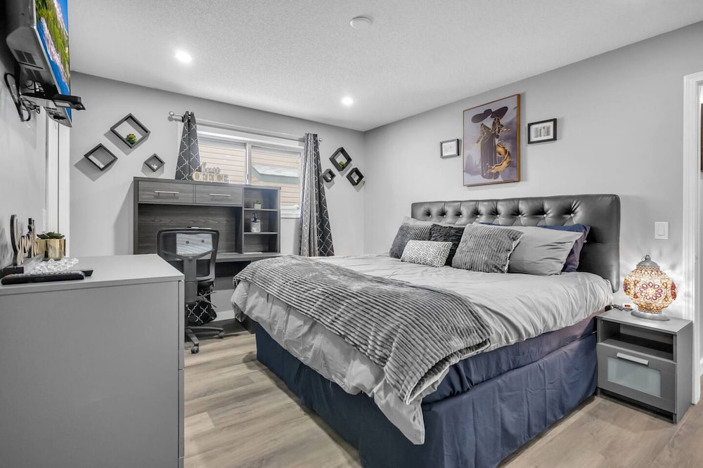 240 Spacious Modern Home w AC
