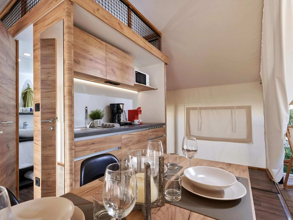 Tent Lodge With Bathroom and Airco, Near a Lake
