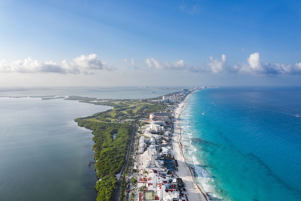 CHIC- Newly Renovated 1 BDR at the best beach