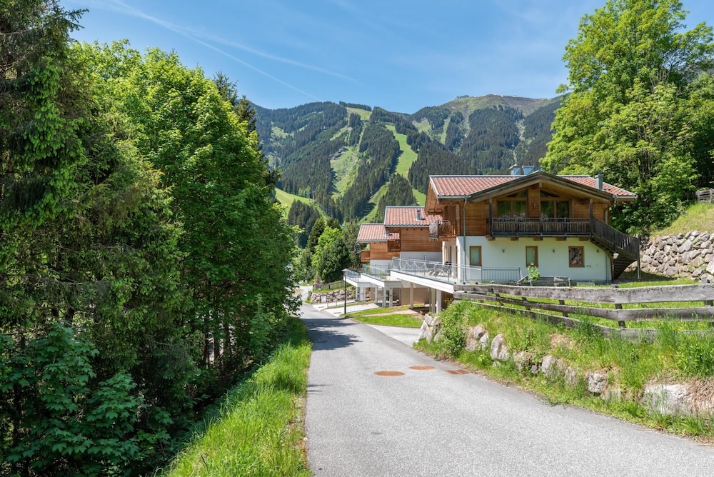 Ski Chalet Jim 300 m From ski Lift view 2