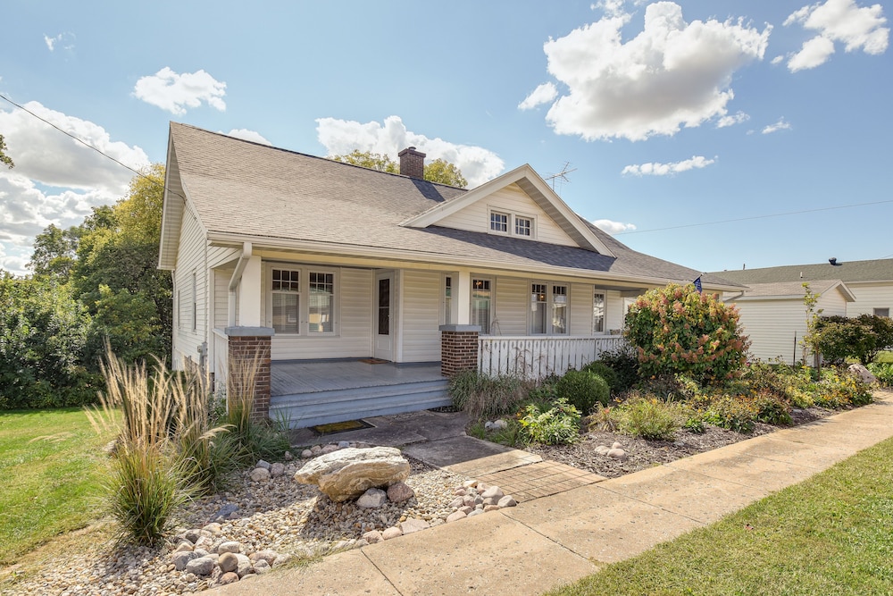 Rural Biggsville Vacation Rental w/ Porch - Property Image 5