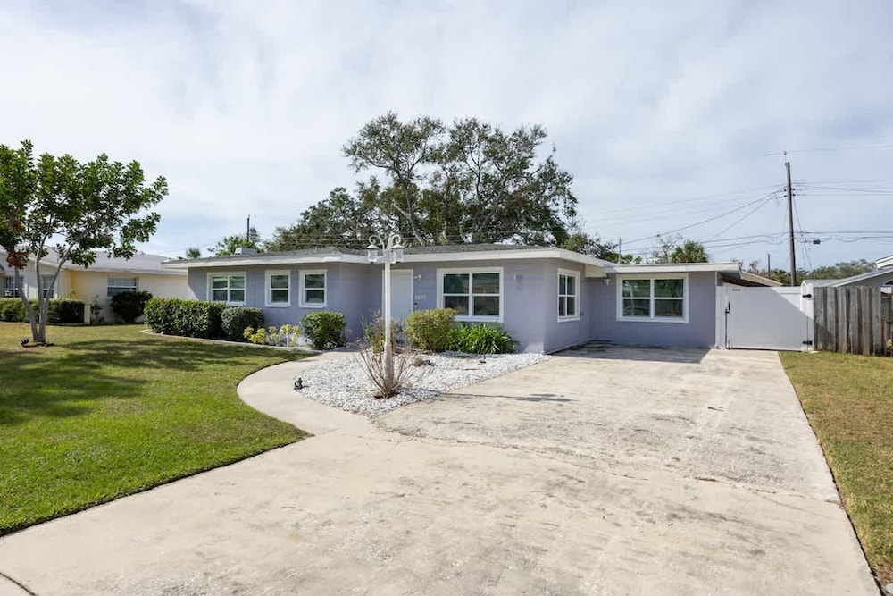 Fun Family-friendly Largo Home Heated Pool