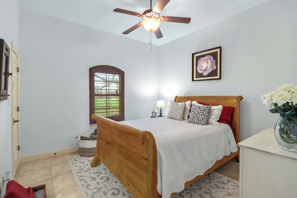 Piece of Haven A Hill Country Retreat for 7!