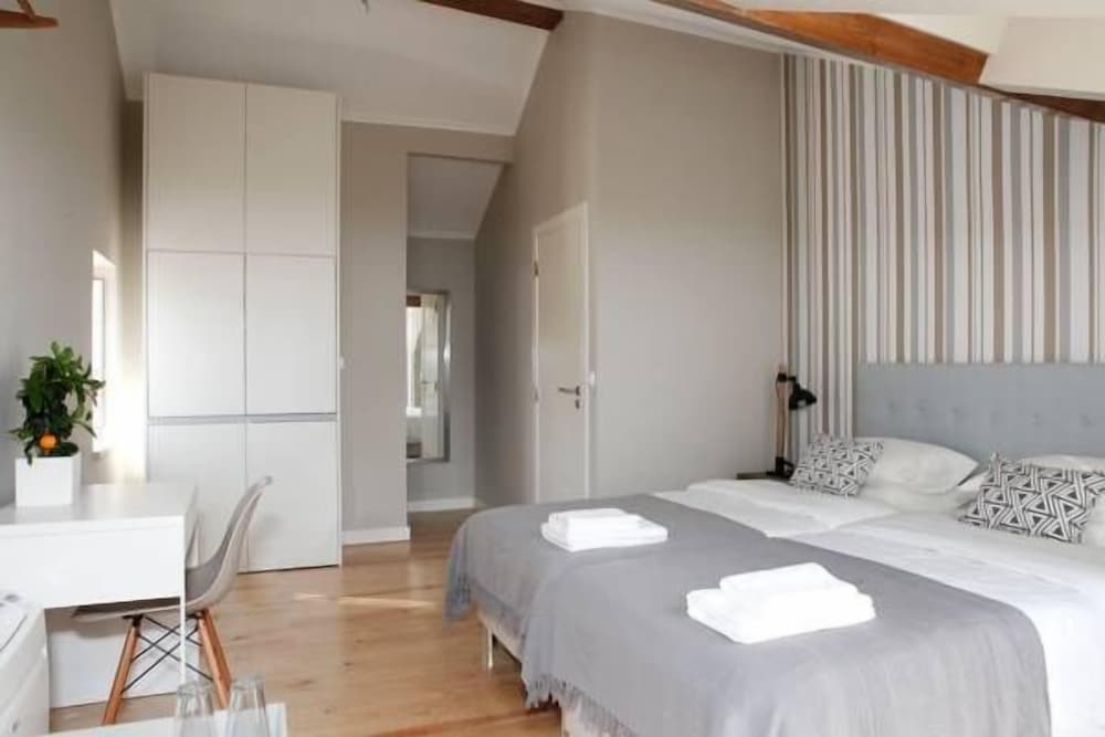 Flores Guest House