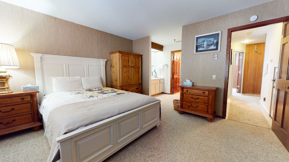Winterset Woodland - Near Hike & Bike Trails! view 4