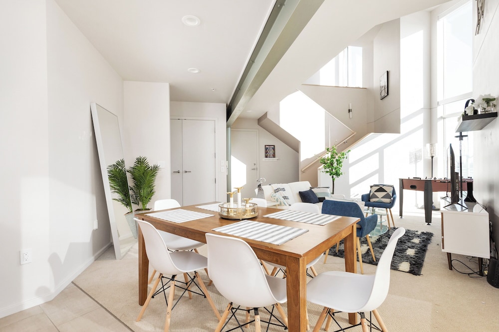Modern Penthouse on Mass By CozySuites