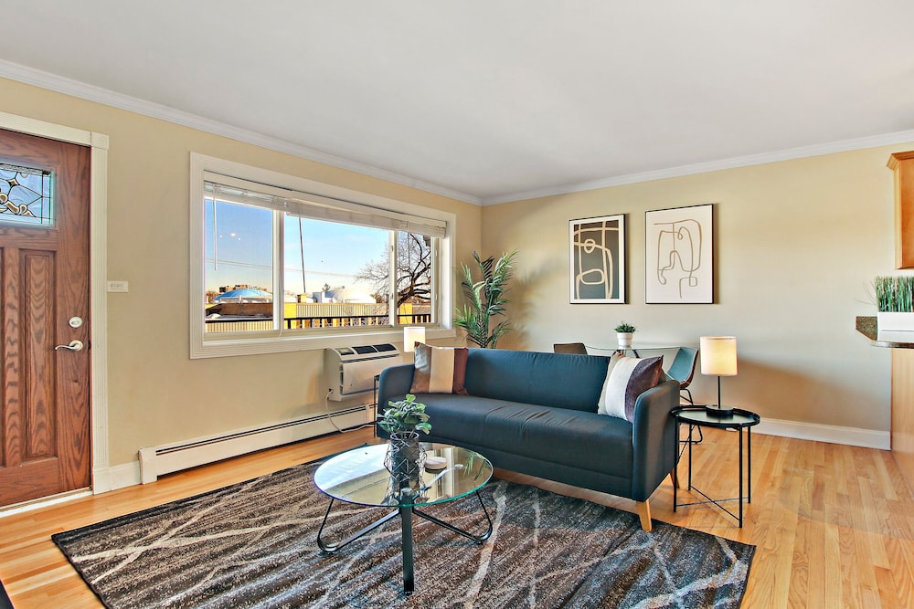 Sunny 1BR Apt in Suburb - Salem 3C rep