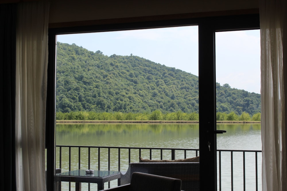 Moretoni Lake Resort
