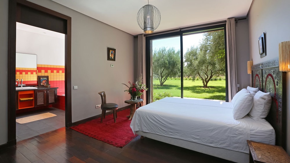 Superb Estate Private Pool, Tennis Court, Sauna, Hammam - by Feelluxuryhlidays view 3