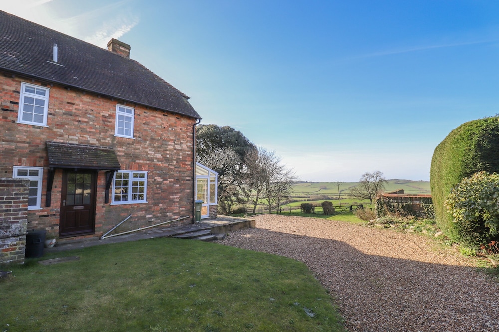 Aylesbury Vacations - Orchard Cottage - Property Image 1