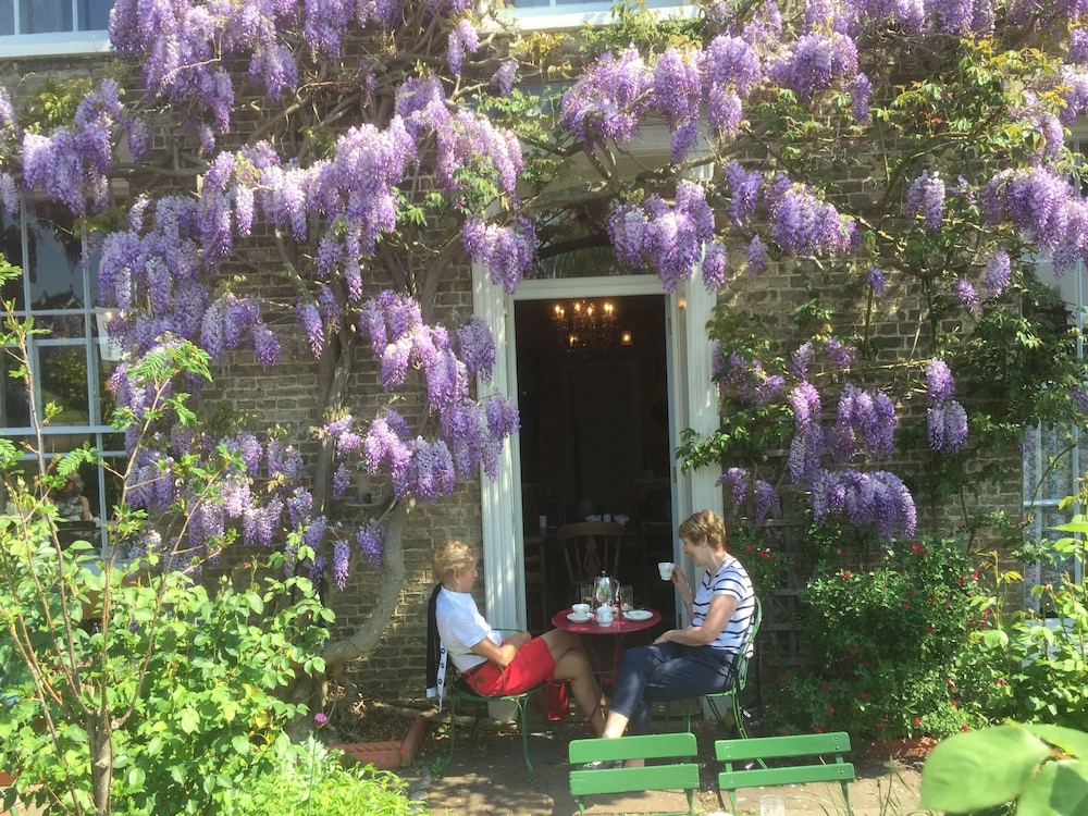 Peacocks Tearoom and Fine B&B