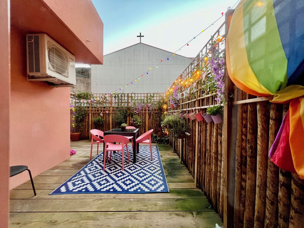 Alegr0 · 60s Chic Central Apartment w/ Garden