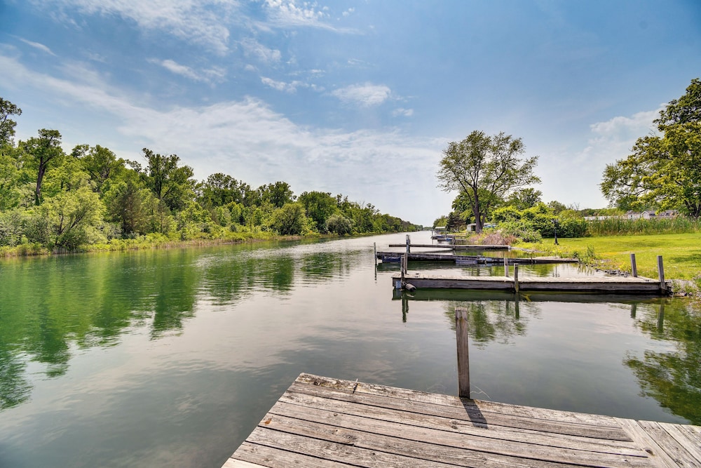 3 Mi to Seneca Lake: Couple's Apt w/ River Access