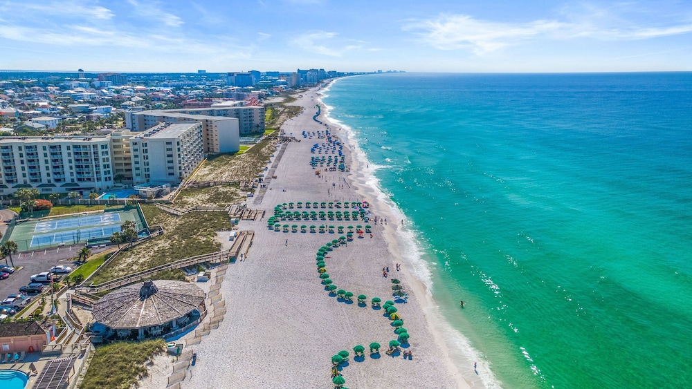 Holiday Surf & Racquet Club 118 2 Bedroom Condo by RedAwning