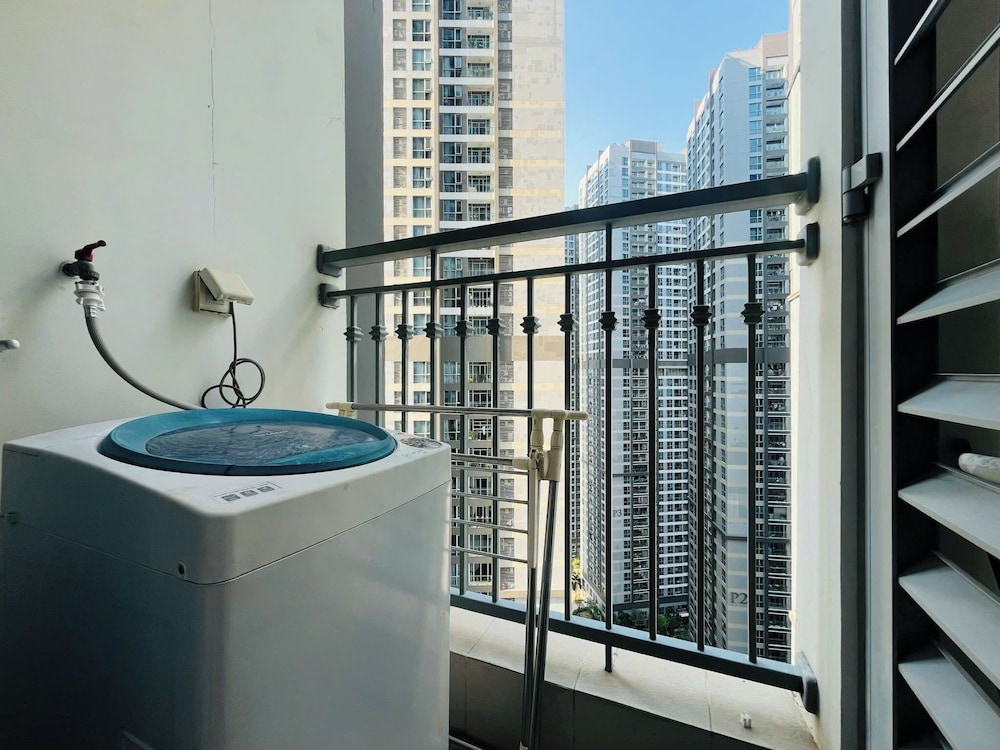 The Aquamarine Landmark Suites - Poolside Access at L4B