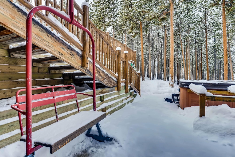 Ski Classic Lodge view 4