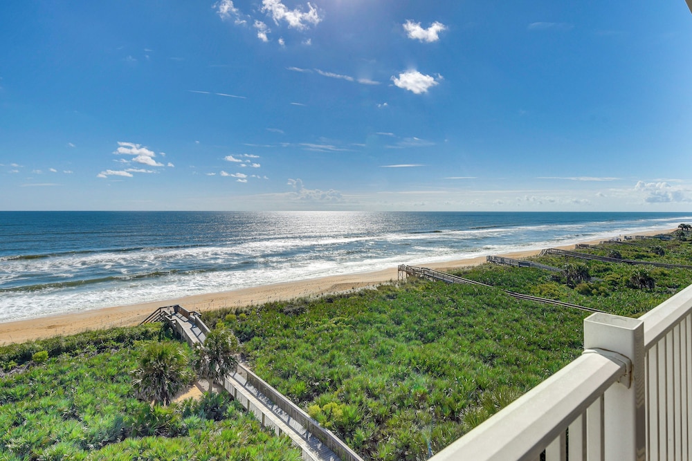 Steps to Beach: Palm Coast Escape w/ Resort Perks!