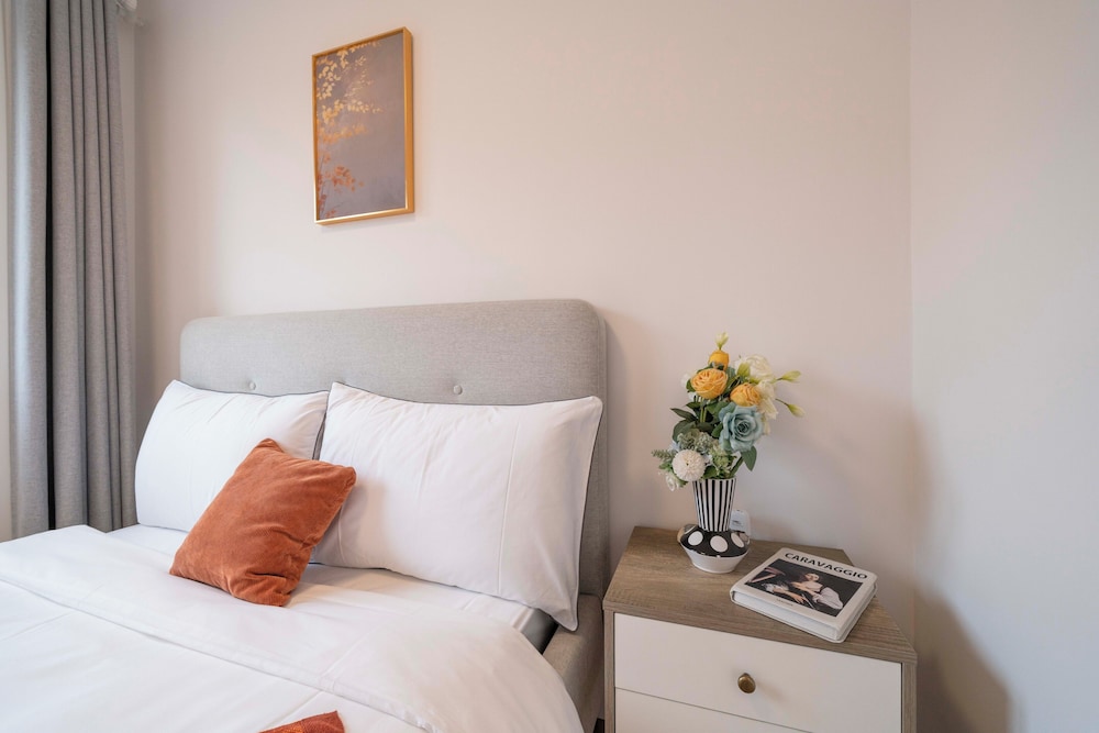 Tyms Changning Spacious 3BR 2BA APT