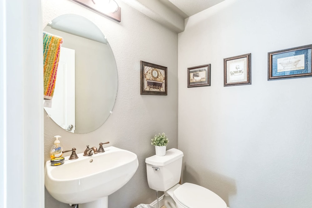 Beautiful Sunsets at 3BR Villa in Reno