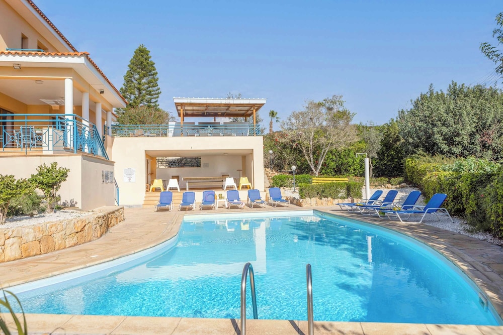 Apollon Zeus Villa