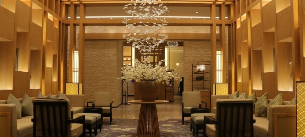 Howard Johnson Huashuiwan Hot Springs Resort Chengdu view 5