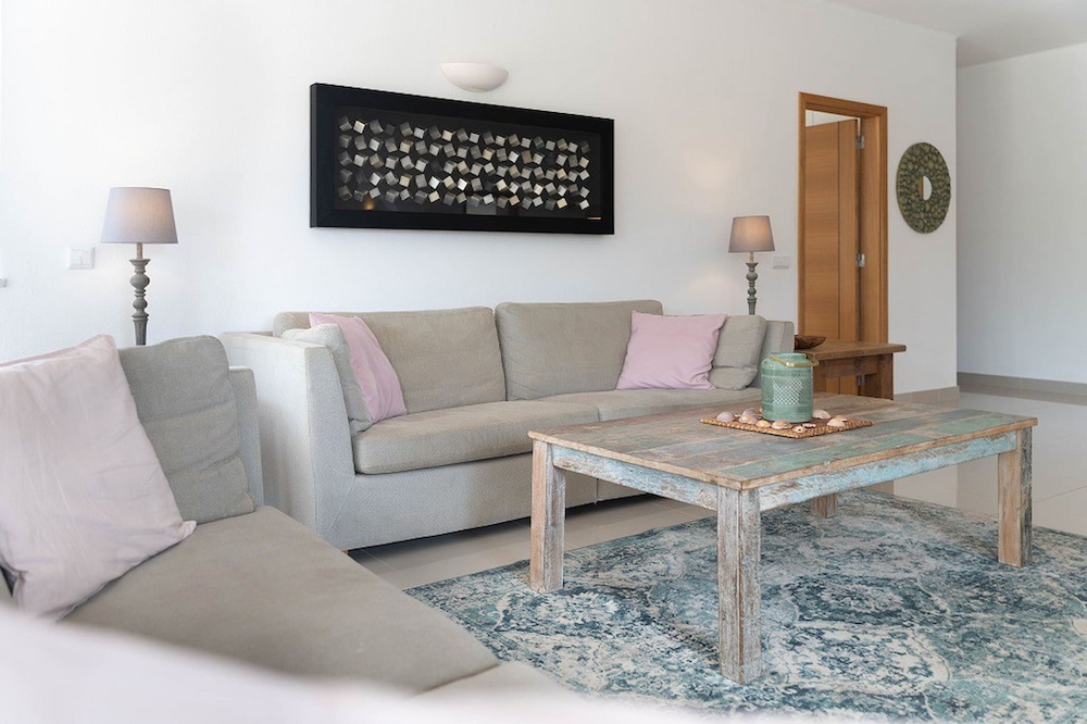 16 Centeanes Fabulous Location Just Short Walk t