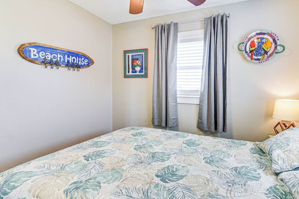 Walk to Beach: Galveston Home w/ Patio & Balcony!