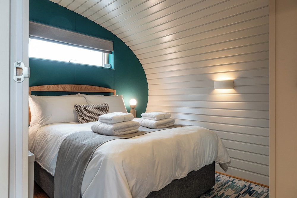 Sustainable 2BD Pod on Old Chalford Farm