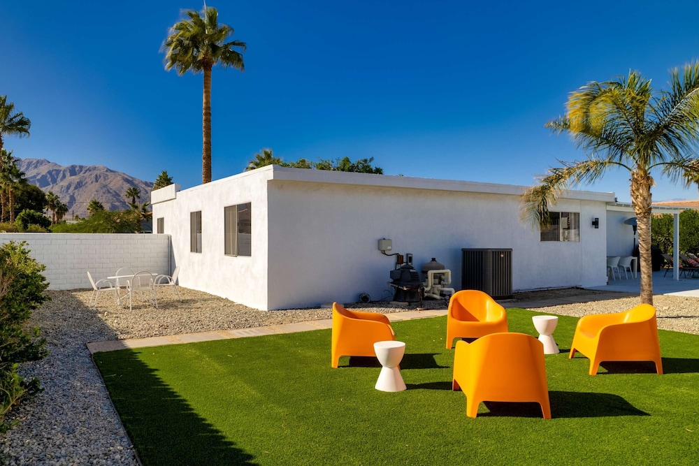 Retro Desert Retreat - Ideal Palm Springs