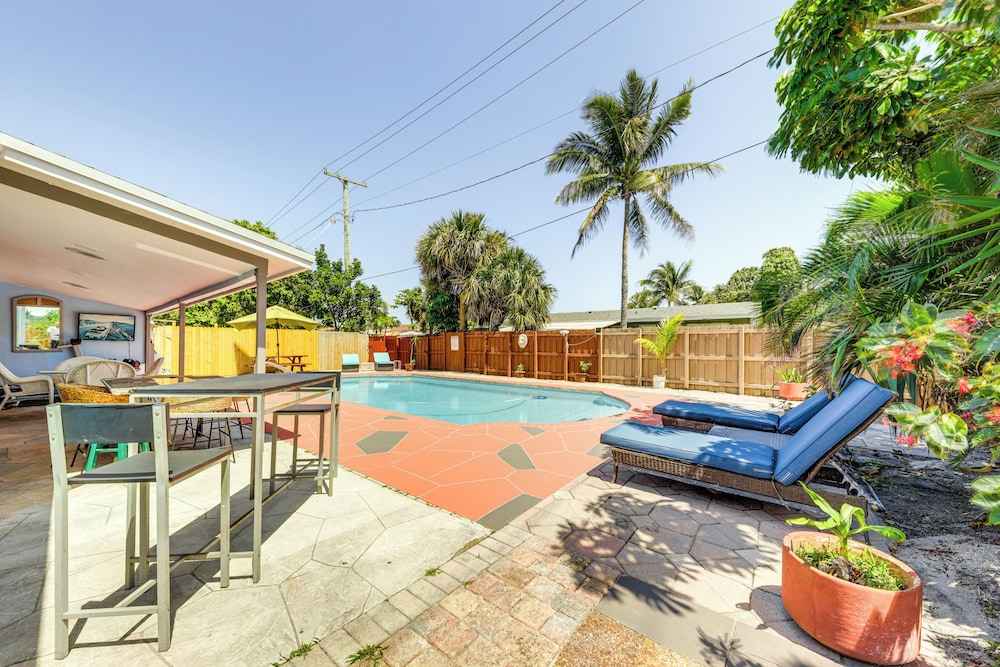 Walk to Dining & Shopping: Pompano Beach Home!