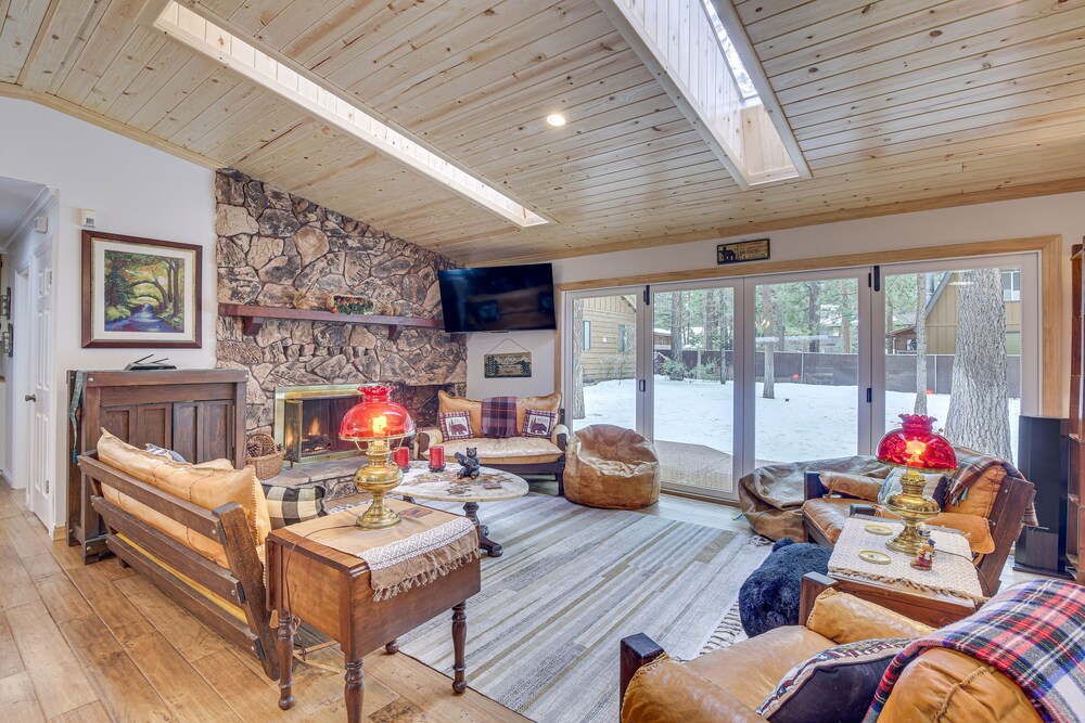 Spacious Big Bear Lake Home w/ Deck & Hot Tub! view 3