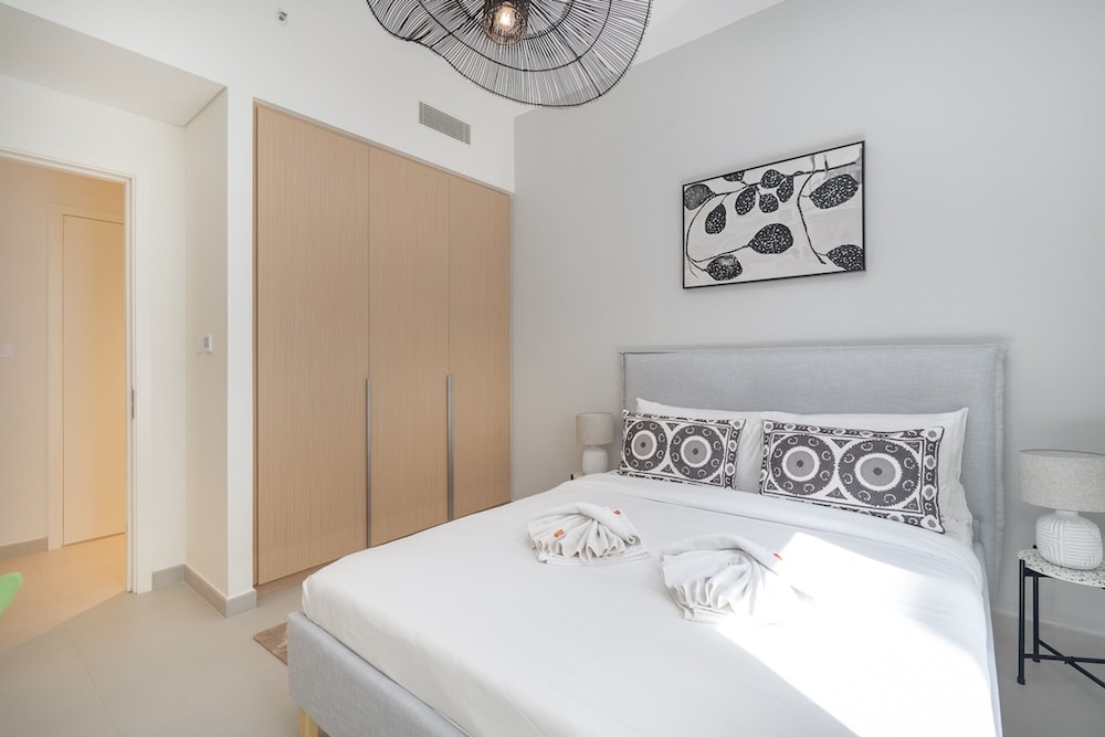 Elegant 4-bedroom Apartment Perfect for Families in Dubai Creek Harbour