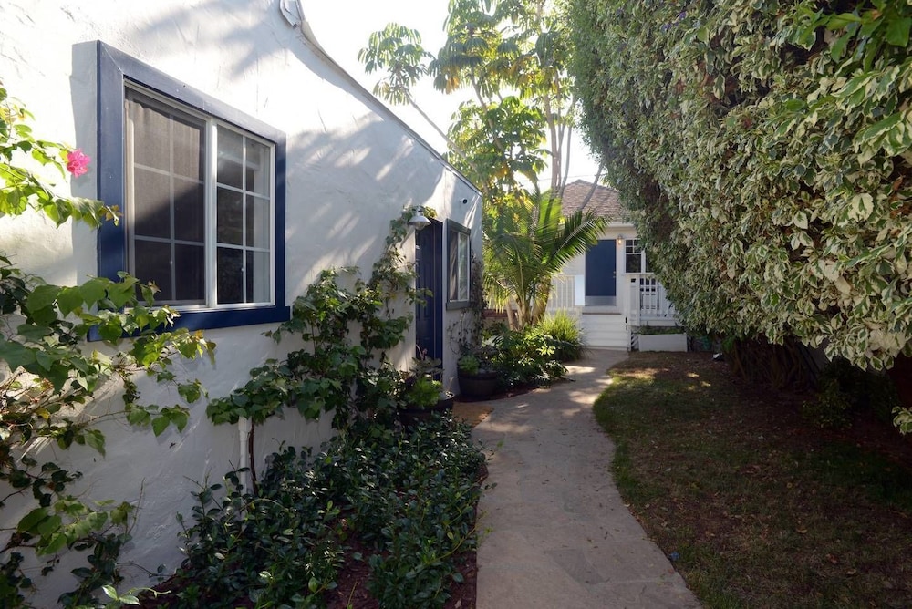 Charming 2br/2ba Cottage - Close to the Beach view 5