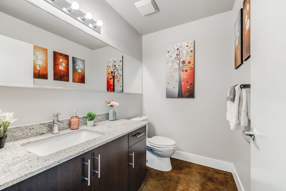 Luxury Condo Steps From Stampede Park