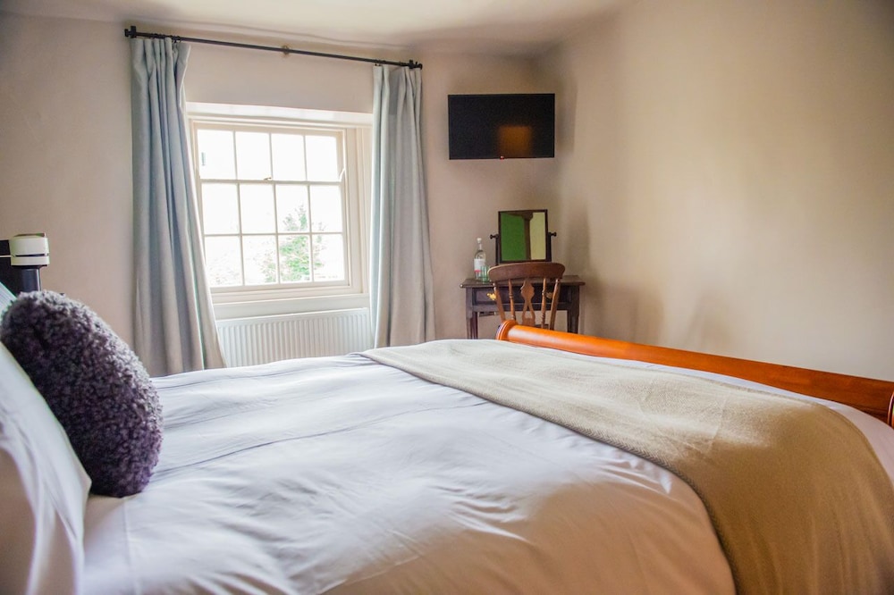 fox and hounds inn view 4