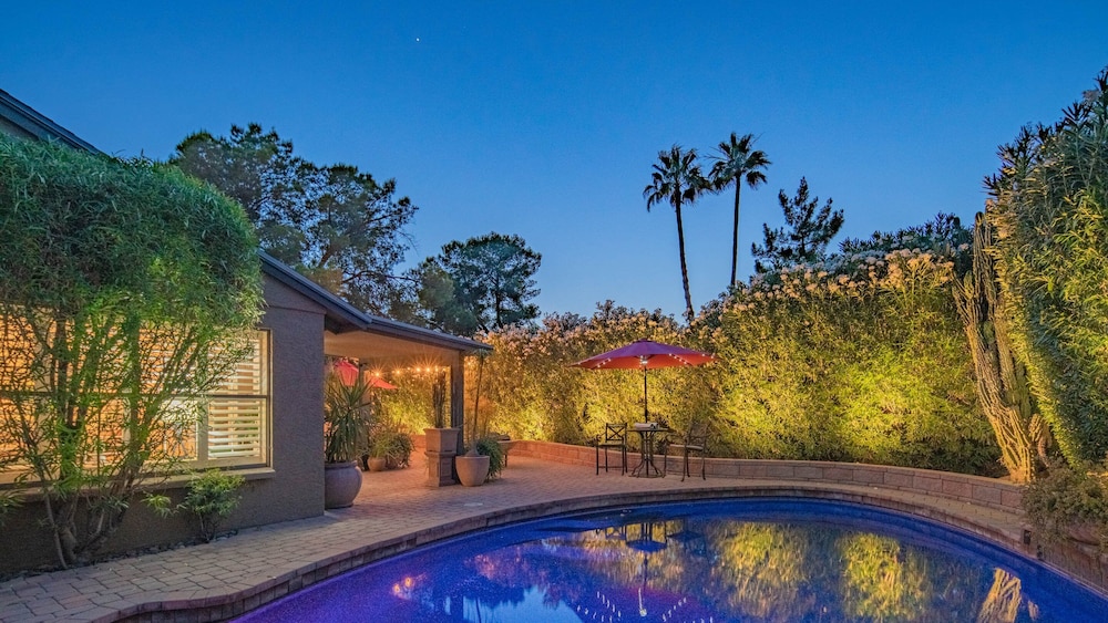 Scottsdale Gem W/pool in Private and Serene Yard!