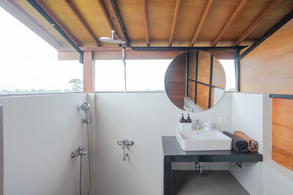 Sky Apartments And Suites
