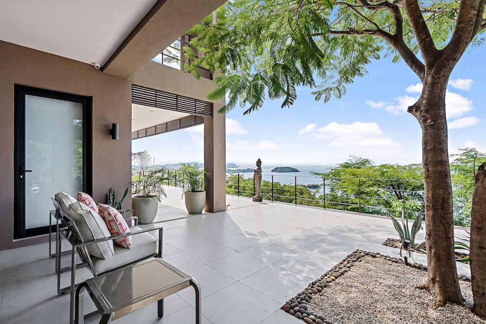 Luxury 5BR Oceanview Villa with Infinity Pool, King Beds, and Sunset Views Over Playa Prieta