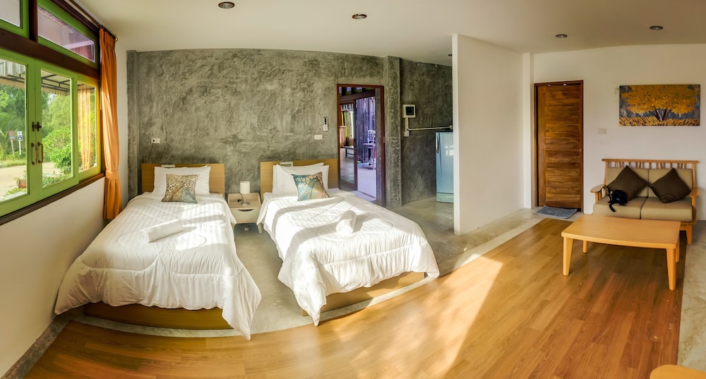 Tonmai Suites
