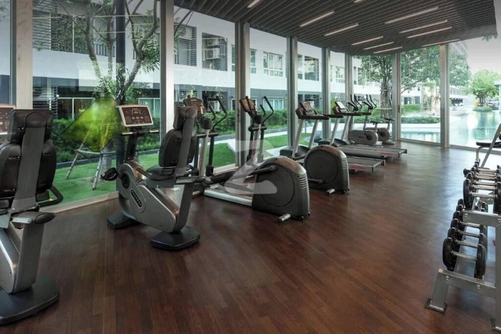 Modern Bangkok Apartment With Pool & Fitness