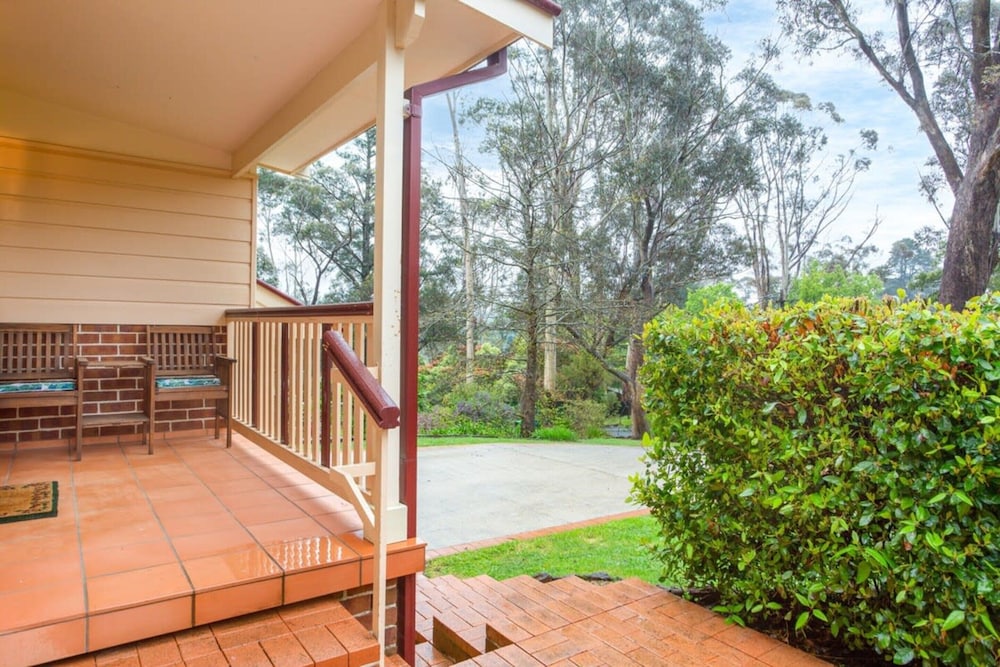 Stunning Katoomba Home With Lush Garden&playground
