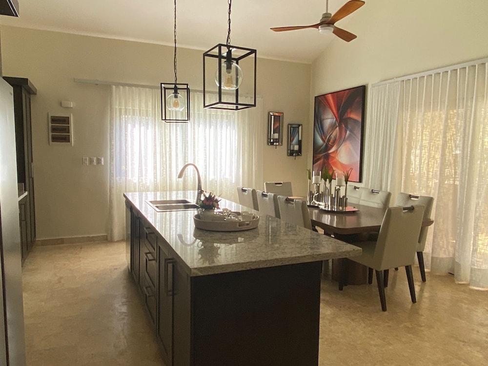 Luxury 5 Bedrooms Villa in Hispañola -sosua